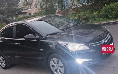 Hyundai Solaris II рестайлинг, 2015 год, 610 000 рублей, 3 фотография