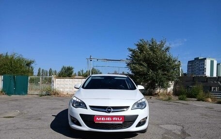 Opel Astra J, 2013 год, 980 000 рублей, 1 фотография