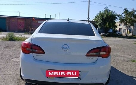Opel Astra J, 2013 год, 980 000 рублей, 5 фотография