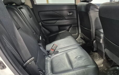 Mitsubishi Outlander III рестайлинг 3, 2012 год, 1 320 000 рублей, 13 фотография