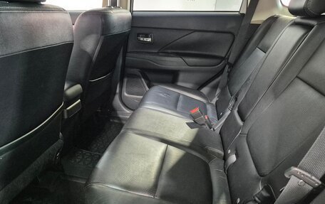 Mitsubishi Outlander III рестайлинг 3, 2012 год, 1 320 000 рублей, 14 фотография