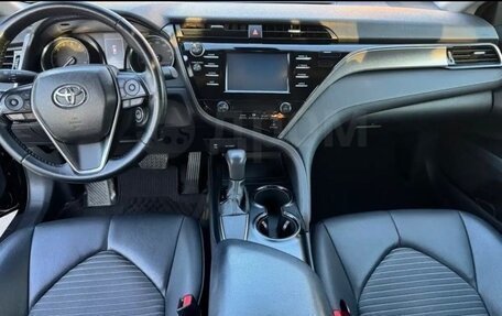 Toyota Camry, 2018 год, 2 300 000 рублей, 3 фотография