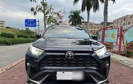 Toyota RAV4, 2021 год, 1 889 000 рублей, 2 фотография