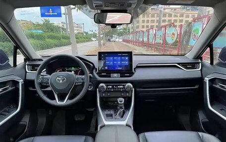 Toyota RAV4, 2021 год, 1 889 000 рублей, 8 фотография