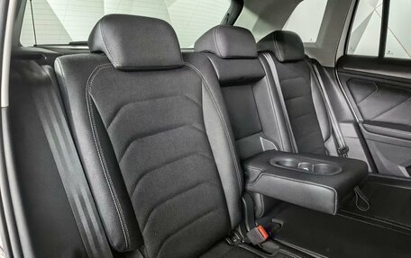 Volkswagen Tiguan II, 2019 год, 2 743 000 рублей, 17 фотография