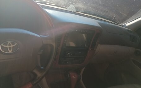 Toyota Land Cruiser 100 рестайлинг 2, 2001 год, 1 500 000 рублей, 5 фотография