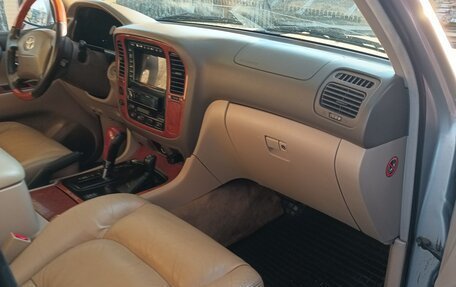 Toyota Land Cruiser 100 рестайлинг 2, 2001 год, 1 500 000 рублей, 6 фотография