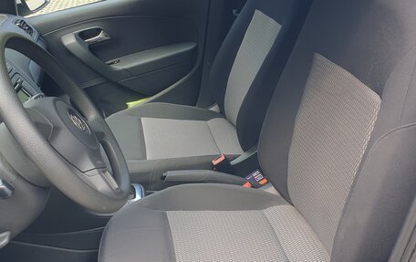 Volkswagen Polo VI (EU Market), 2011 год, 1 100 000 рублей, 39 фотография