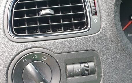 Volkswagen Polo VI (EU Market), 2011 год, 1 100 000 рублей, 36 фотография