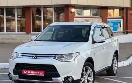 Mitsubishi Outlander III рестайлинг 3, 2014 год, 935 000 рублей, 1 фотография