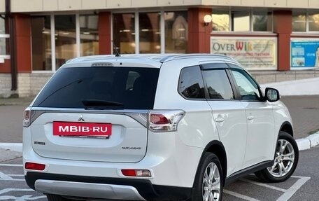 Mitsubishi Outlander III рестайлинг 3, 2014 год, 935 000 рублей, 3 фотография