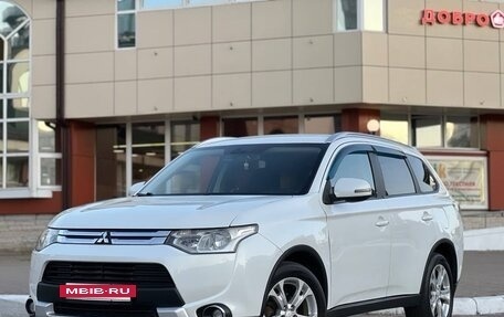 Mitsubishi Outlander III рестайлинг 3, 2014 год, 935 000 рублей, 5 фотография