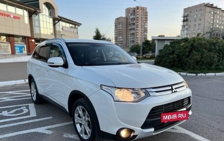 Mitsubishi Outlander III рестайлинг 3, 2014 год, 935 000 рублей, 8 фотография