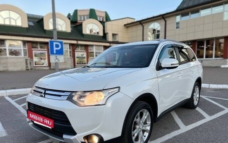 Mitsubishi Outlander III рестайлинг 3, 2014 год, 935 000 рублей, 9 фотография
