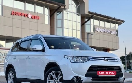 Mitsubishi Outlander III рестайлинг 3, 2014 год, 935 000 рублей, 10 фотография