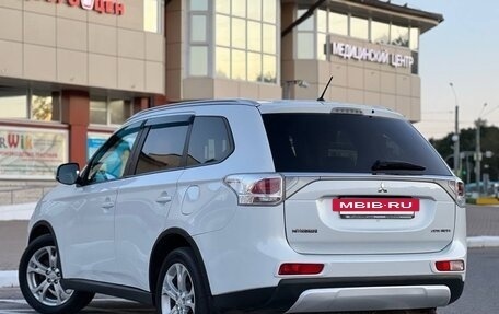 Mitsubishi Outlander III рестайлинг 3, 2014 год, 935 000 рублей, 12 фотография