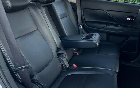 Mitsubishi Outlander III рестайлинг 3, 2014 год, 935 000 рублей, 29 фотография