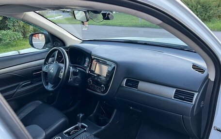 Mitsubishi Outlander III рестайлинг 3, 2014 год, 935 000 рублей, 28 фотография