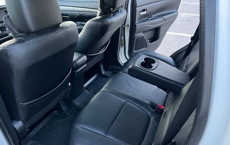 Mitsubishi Outlander III рестайлинг 3, 2014 год, 935 000 рублей, 30 фотография