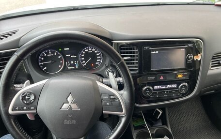 Mitsubishi Outlander III рестайлинг 3, 2014 год, 1 490 000 рублей, 6 фотография