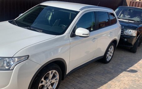 Mitsubishi Outlander III рестайлинг 3, 2014 год, 1 490 000 рублей, 2 фотография