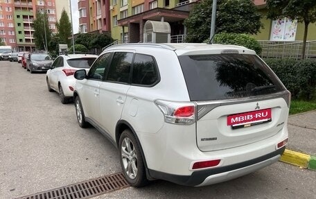 Mitsubishi Outlander III рестайлинг 3, 2014 год, 1 490 000 рублей, 4 фотография