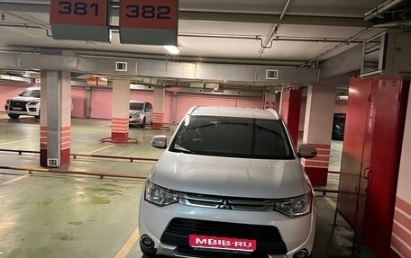 Mitsubishi Outlander III рестайлинг 3, 2014 год, 1 490 000 рублей, 1 фотография