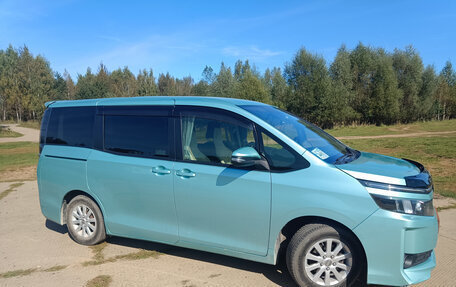 Toyota Voxy III, 2016 год, 2 290 000 рублей, 5 фотография