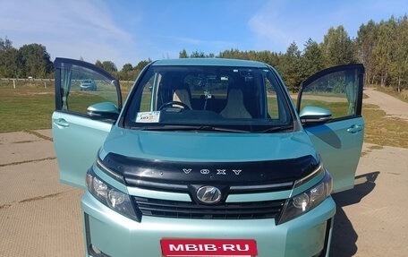 Toyota Voxy III, 2016 год, 2 290 000 рублей, 4 фотография