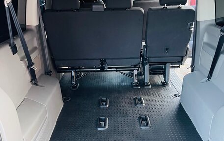 Volkswagen Caravelle T6 рестайлинг, 2020 год, 4 300 000 рублей, 8 фотография