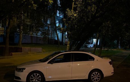 Volkswagen Jetta VI, 2013 год, 1 100 000 рублей, 1 фотография