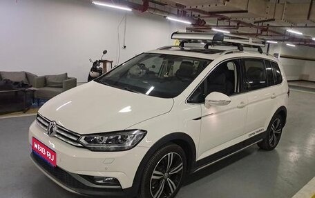 Volkswagen Touran III, 2021 год, 1 732 000 рублей, 1 фотография
