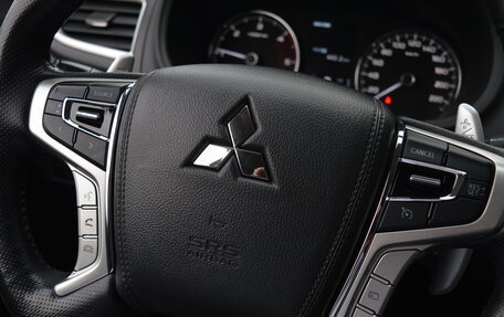 Mitsubishi Pajero Sport III рестайлинг, 2018 год, 2 750 000 рублей, 10 фотография