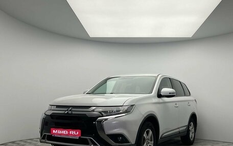 Mitsubishi Outlander III рестайлинг 3, 2018 год, 1 720 000 рублей, 1 фотография