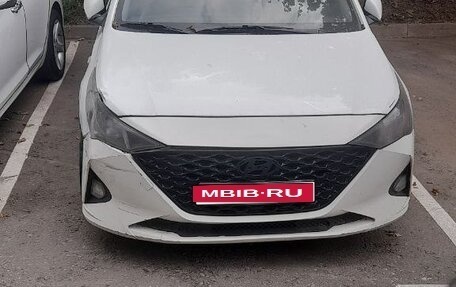 Hyundai Solaris II рестайлинг, 2020 год, 675 000 рублей, 1 фотография