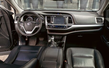 Toyota Highlander III, 2016 год, 3 095 000 рублей, 15 фотография