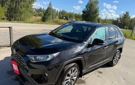 Toyota RAV4, 2019 год, 2 600 000 рублей, 2 фотография