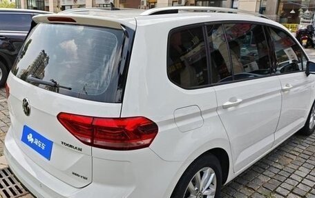 Volkswagen Touran III, 2021 год, 1 693 000 рублей, 3 фотография