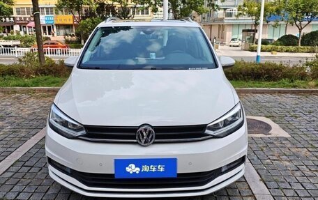 Volkswagen Touran III, 2021 год, 1 693 000 рублей, 2 фотография