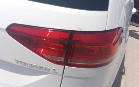 Volkswagen Touran III, 2021 год, 1 693 000 рублей, 8 фотография