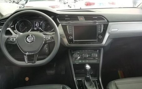 Volkswagen Touran III, 2021 год, 1 693 000 рублей, 11 фотография