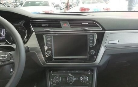 Volkswagen Touran III, 2021 год, 1 693 000 рублей, 12 фотография