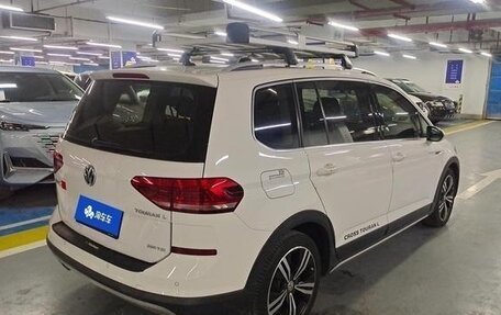 Volkswagen Touran III, 2021 год, 1 732 000 рублей, 2 фотография