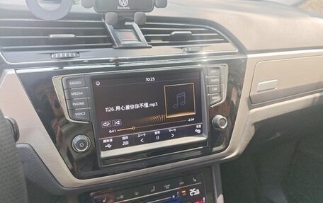 Volkswagen Touran III, 2021 год, 1 732 000 рублей, 10 фотография