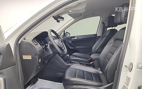 Volkswagen Tiguan II, 2020 год, 2 380 000 рублей, 10 фотография