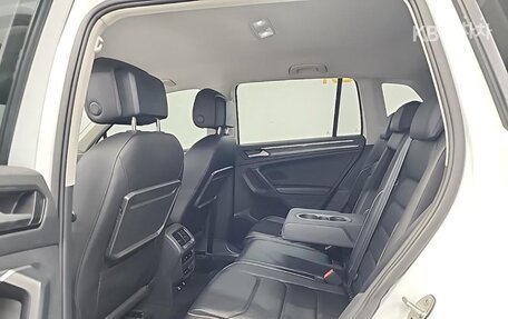 Volkswagen Tiguan II, 2020 год, 2 380 000 рублей, 11 фотография