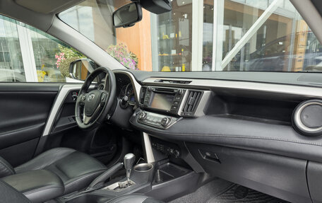 Toyota RAV4, 2012 год, 1 898 000 рублей, 13 фотография