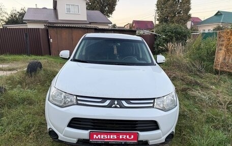Mitsubishi Outlander III рестайлинг 3, 2012 год, 900 000 рублей, 1 фотография