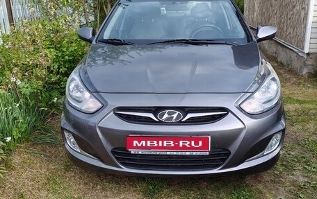 Hyundai Solaris II рестайлинг, 2013 год, 1 050 000 рублей, 1 фотография