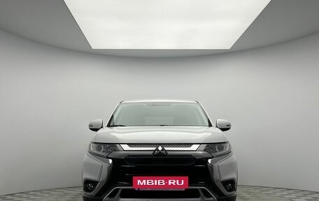 Mitsubishi Outlander III рестайлинг 3, 2018 год, 1 720 000 рублей, 2 фотография